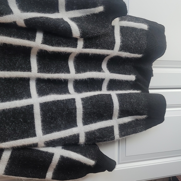 NWOT Davi & Dani Grid Pattern Cardigan Size Medium - Picture 10 of 12